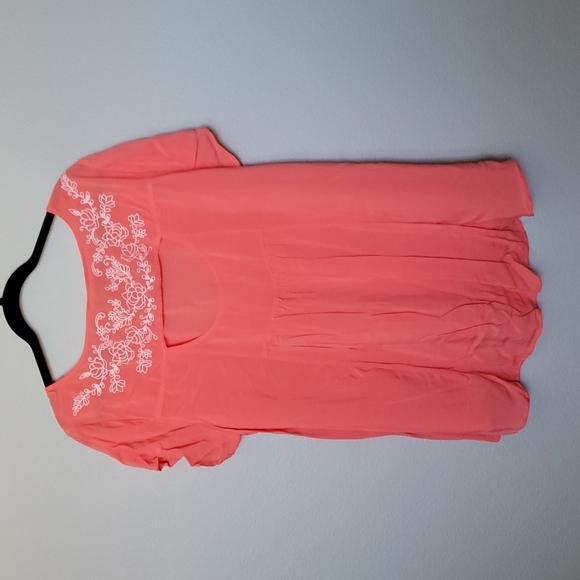 Torrid Romantic Spring coral embroidered cut out back top size 2 - Picture 10 of 11